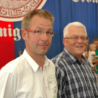 Fleißige Helfer beim Kranzbindefest Fleißige Helfer beim Kranzbindefest